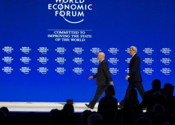 Foro de Davos defiende libertad de expresión ante el desafío de la Inteligencia Artificial