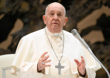 El Papa Francisco recibe al expresidente argentino Alberto Fernández en el Vaticano