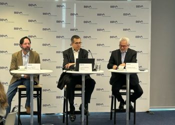 El futuro de la banca es ir hacia la telefonía móvil: Carlos Serrano