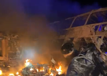 Mueren calcinadas 20 personas en accidente de autobús en Sinaloa