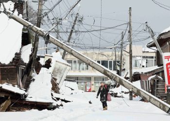 Alrededor de 300 desaparecidos y 168 muertos por el terremoto de Japón