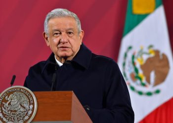 AMLO acusa a medios de atacarlo por acabar con la corrupción