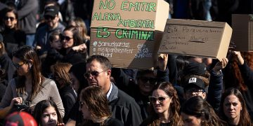 Ciudadanos y activistas exigen cierre de refinería de Pemex en Monterrey