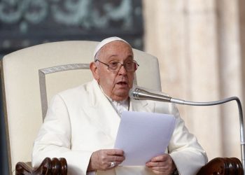Papa Francisco pide seguir rezando por el fin de la guerra