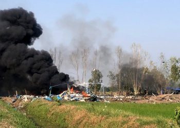 Al menos 20 muertos en Tailandia por una explosión en una fábrica de fuegos artificiales