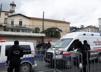 Un tiroteo durante la misa en una iglesia católica de Estambul deja al menos un muerto