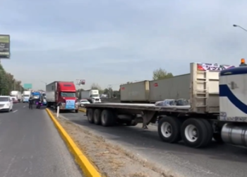 Caravana de transportistas colapsa la México-Querétaro, se dirigen a Segob en la CDMX