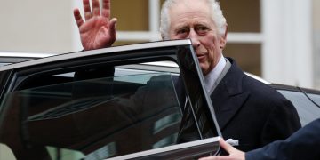 El rey Carlos III suspende toda su actividad pública
