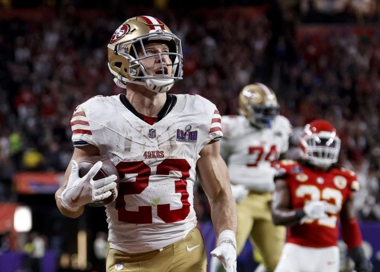 Las Vegas (United States), 12/02/2024.- San Francisco 49ers running back Christian McCaffrey scores a touchdown during the first half of Super Bowl LVIII between the Kansas City Chiefs and the San Fransisco 49ers at Allegiant Stadium in Las Vegas, Nevada, USA, 11 February 2024. The Super Bowl is the annual championship game of the NFL between the AFC Champion and the NFC Champion and has been held every year since 1967. EFE/EPA/JOHN G. MABANGLO