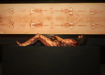 Llega a México una réplica de la Sábana Santa