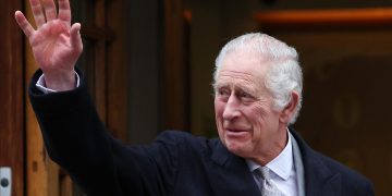 El rey Carlos III suspende toda su actividad pública