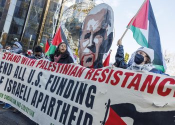 Manifestantes esperan a Biden en Nueva York