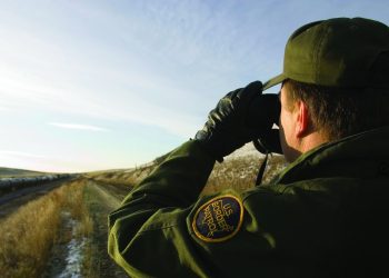 Florida manda más elementos de seguridad ante “invasión” migrante