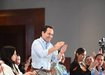 MC en el Senado dispuesto a aprobar 11 de 20 iniciativas de AMLO, confirma Clemente Castañeda
