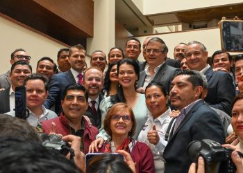 Marcelo Ebrard se registra como candidato de Morena al Senado