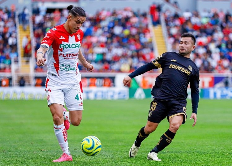 Alexis Pena (L) of Necaxa fights for the ball with Jean Meneses (R) of Toluca during the 6th round match between Necaxa and Toluca as part of the Torneo Clausura 2024 Liga BBVA MX at Victoria Stadium on February 10, 2024 in Aguascalientes, Aguascalientes, Mexico.