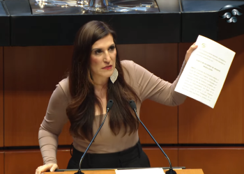 Exhortan al Presidente que presente una demanda en EU para limpiar su nombre