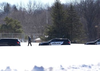 Mueren dos policías y un paramédico en un tiroteo en Minnesota