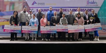 Entregan 7 mil 700 becas municipales en Atizapán