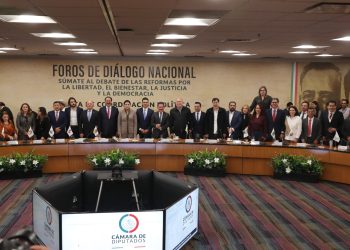 Comienzan a discutir las iniciativas de López Obrador