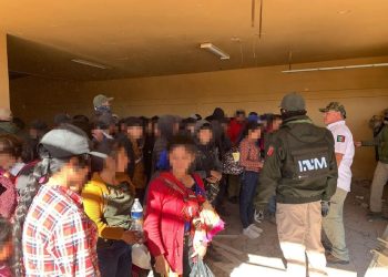 Encuentran abandonados 101 migrantes guatemaltecos en Sonora