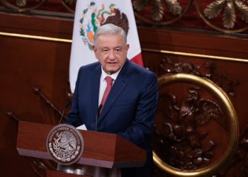 AMLO hace llamado a los medios a informar sobre reformas que presentó ante el Congreso