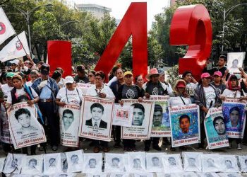 AMLO denuncia intervención de OEA y Centro Prodh en caso Ayotzinapa; Centro Prodh responde