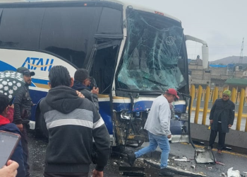 Catorce lesionados por choque de dos autobuses en la México-Puebla