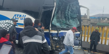 Catorce lesionados por choque de dos autobuses en la México-Puebla