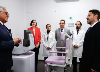 Gobierno capitalino recibe donación de ocho mastografos con el que espera realizar 100 mil exámenes en 2024