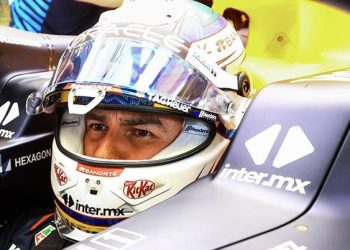 Max y Checo cumplen con las primeras prácticas en Bahréin