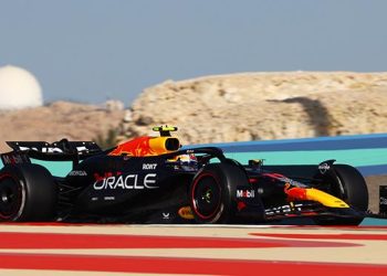 Checo Pérez ya tuvo sus primeros ensayos en la pista de Sakhir