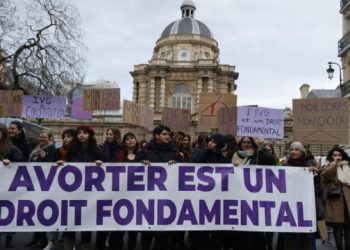El Senado francés aprueba la inclusión del aborto en la Constitución