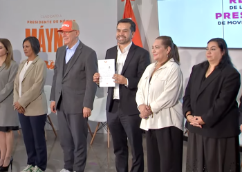 Álvarez Máynez registró ante el INE su candidatura presidencial