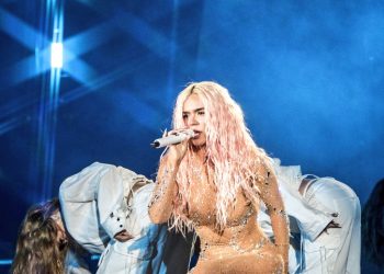 “La Bichota” hizo vibrar a 80 mil personas en su primera noche