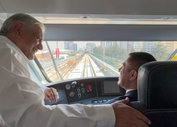 López Obrador supervisa tramo del Tren Interurbano