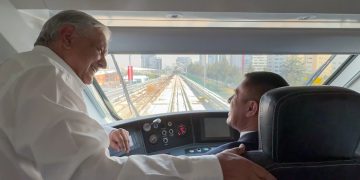 López Obrador supervisa tramo del Tren Interurbano