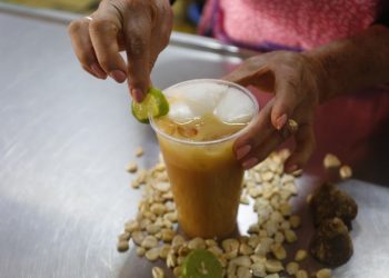 El tejuino, la bebida sagrada de maíz del occidente de México, adquiere nueva popularidad