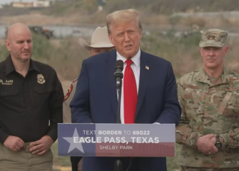 Trump visita la frontera con México para atacar la gestión de Biden