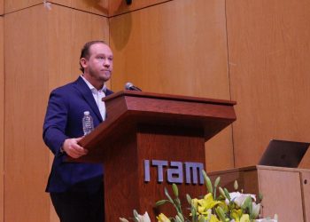 Santiago Taboada pide a jóvenes comparar proyectos antes de votar