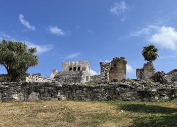 Arqueólogos indagan el misterio de una cueva hallada en Tulum