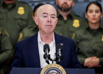 “Biden ha expulsado a más migrantes que Trump”: Mayorkas