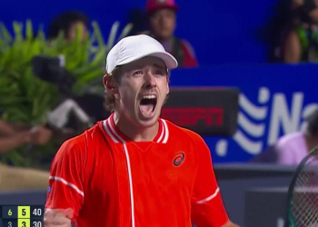 Alex De Miñaur vence al griego Tsitsipas y se clasifica a la semifinal en Acapulco