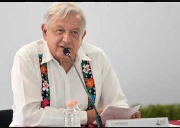 López Obrador se compromete a realizar búsqueda de marinos desaparecidos en altamar