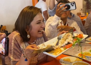 Comió Xóchitl Gálvez Pejelagarto, y recibió apoyo de comensales en restaurante de Villahermosa