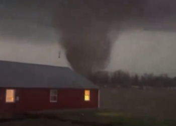 Al menos tres muertos dejan tornados en Ohio