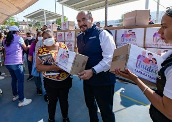 Entregan 15 mil 892 despensas en apoyo de familias atizapenses