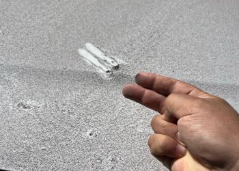 Recomiendan reducir actividades al aire libre por caída de ceniza