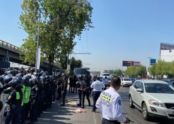 Repliegan a trabajadores de Interjet que se manifiestan en el AICM