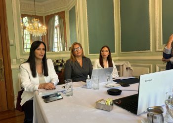 Urgen especialistas a empresas romper con brecha de género